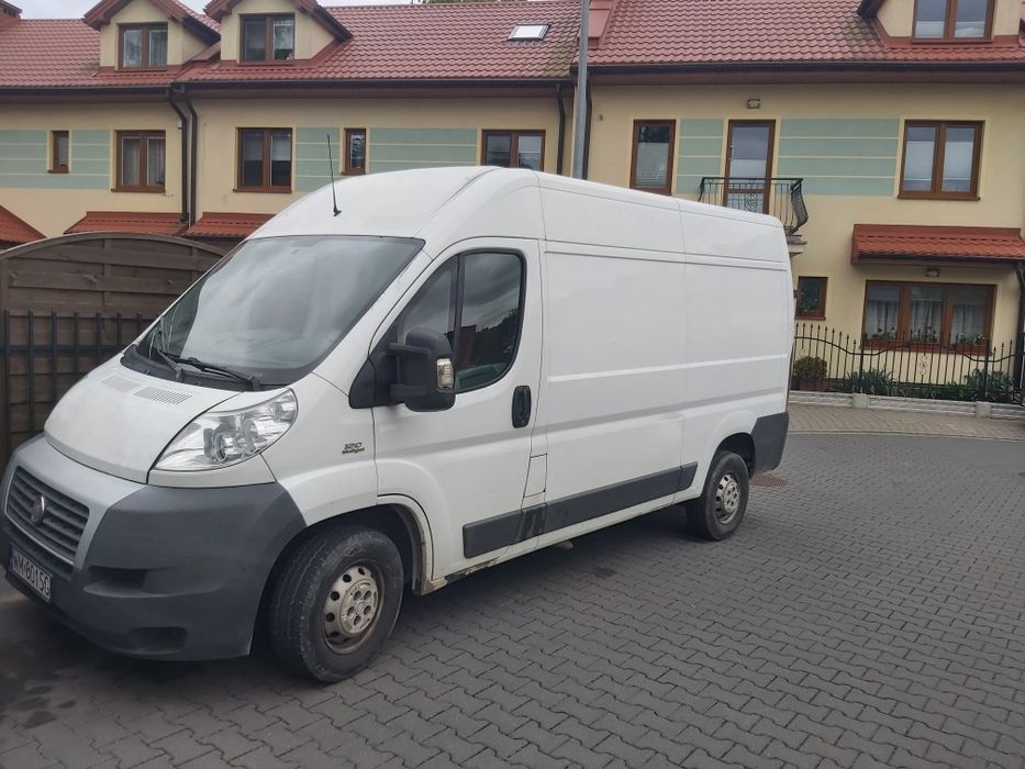 Wynajem busów aut dostawczych z winda samochodów autolaweta