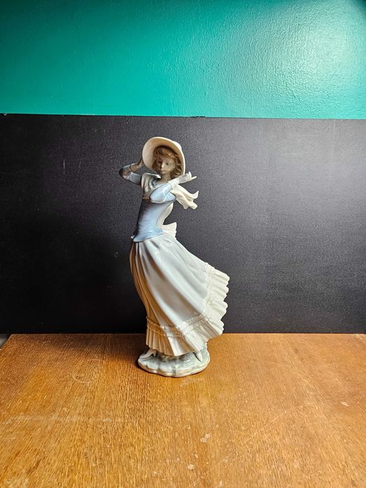 Duża figurka porcelana Lladro 4936 "Wiosenny powiew" 36cm Hiszpania