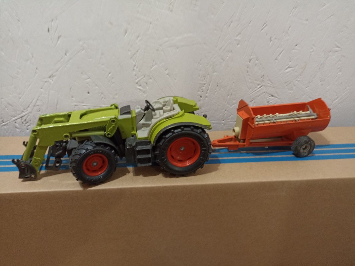 Model Traktor Claas Ares 697 ATZ z turem Siku 1:32 18cm