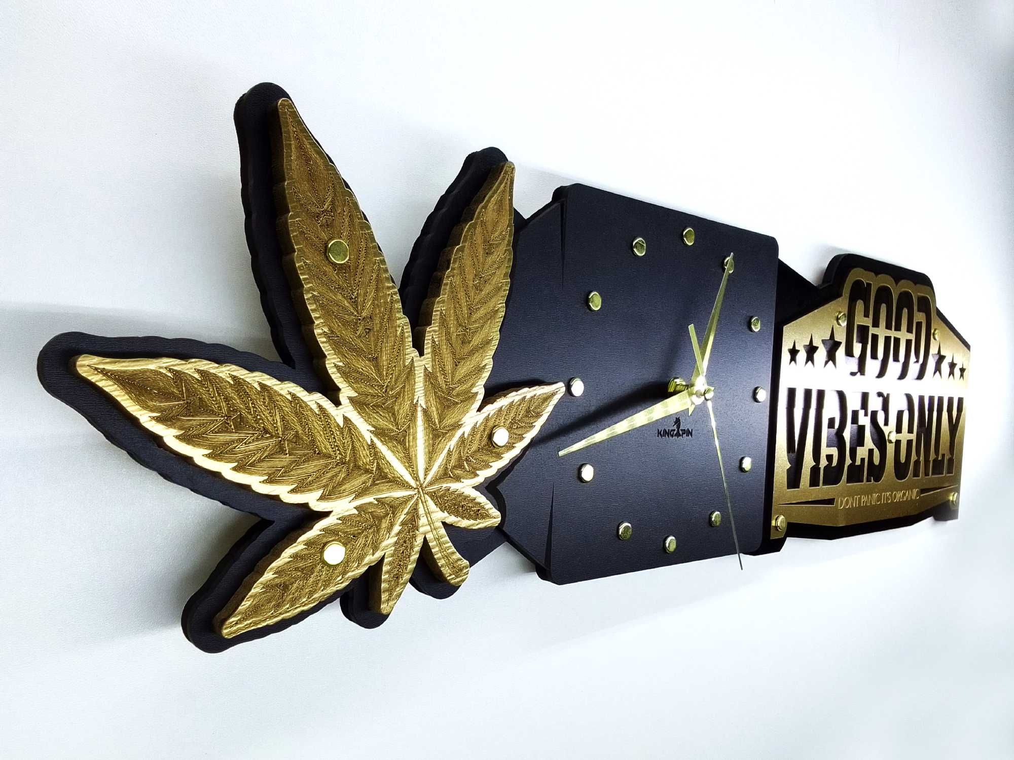 Ganja - Ręcznie wykonany zegar ścienny z drewna (unikat)