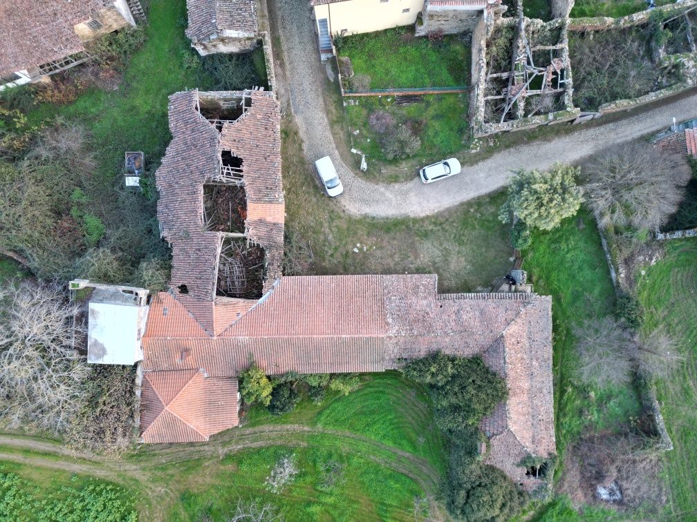 casa localizada na aldeia de podence