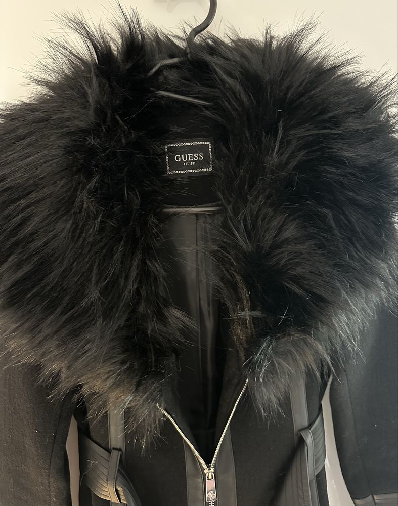 Płaszcz czarny Guess xs