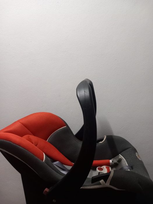 Cadeira de bebé para carro em bom estado
