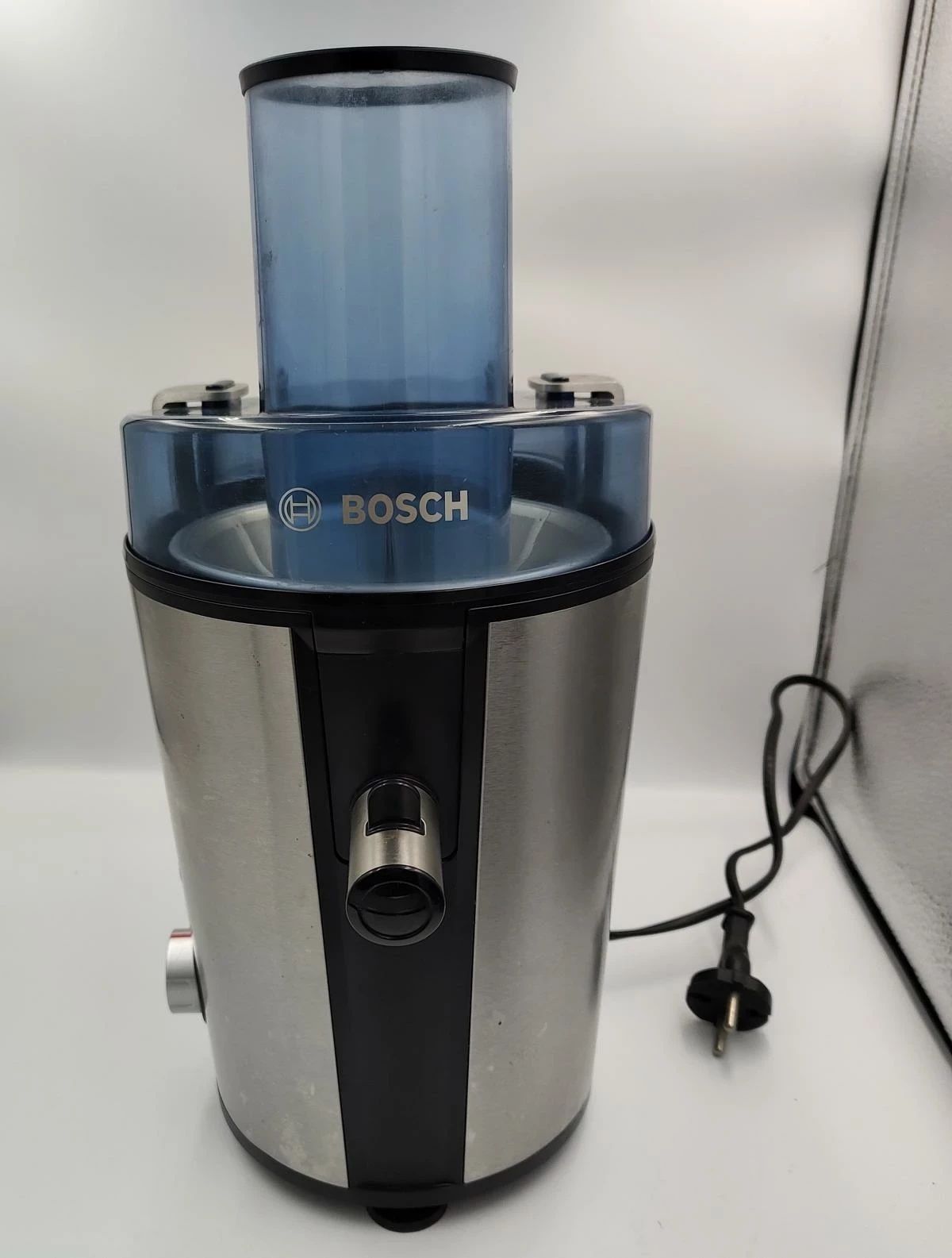 Na sprzedaż sokowirówka Bosch CNCJ03. Moc 700 W