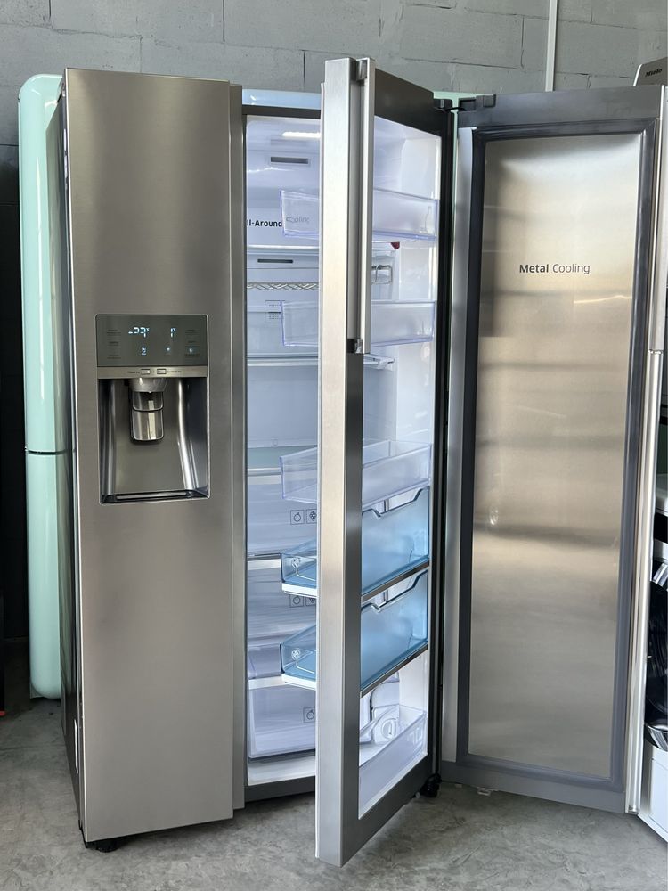 Side by Side холодильник  Samsung RH57H90707F
