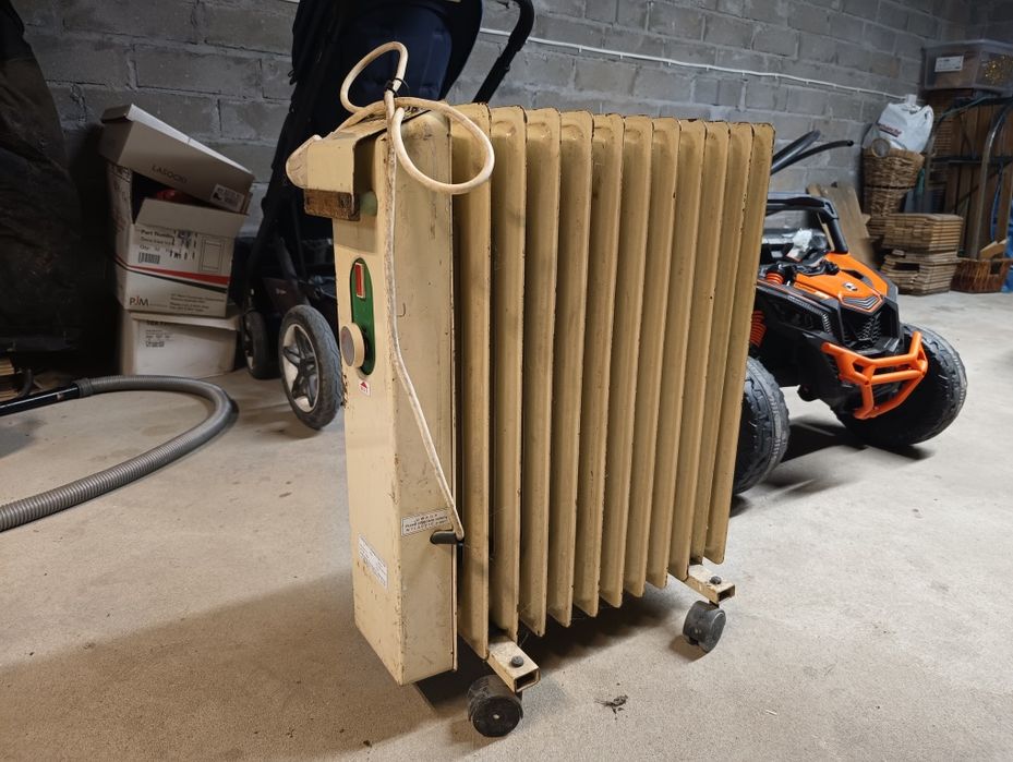 Grzejnik olejak, ogrzewacz wewnętrzny