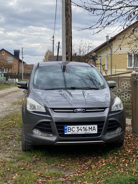 Автомобіль форд ескейп 2012 року