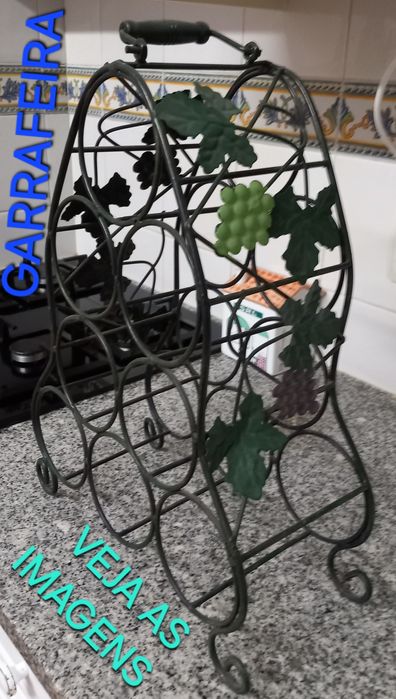 GARRAFEIRA METÁLICA, 8 GARRAFAS.Casa,Cozinha,Restaurante,Café,Garagem.