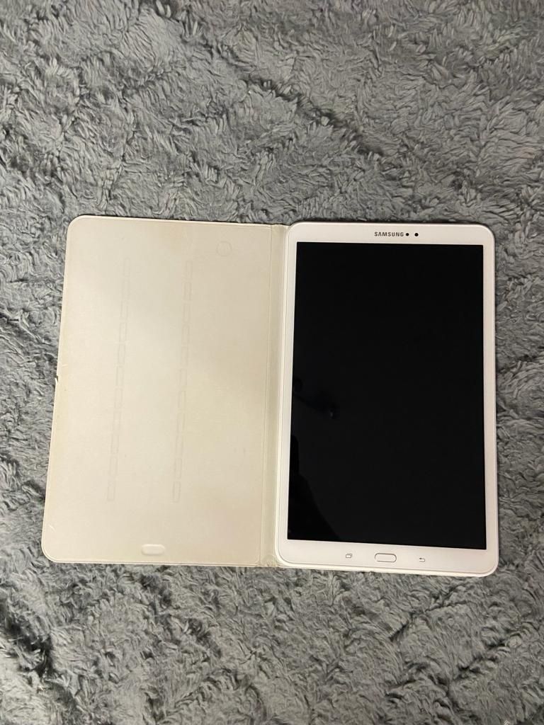 Samsung Galaxy Tab A z casem