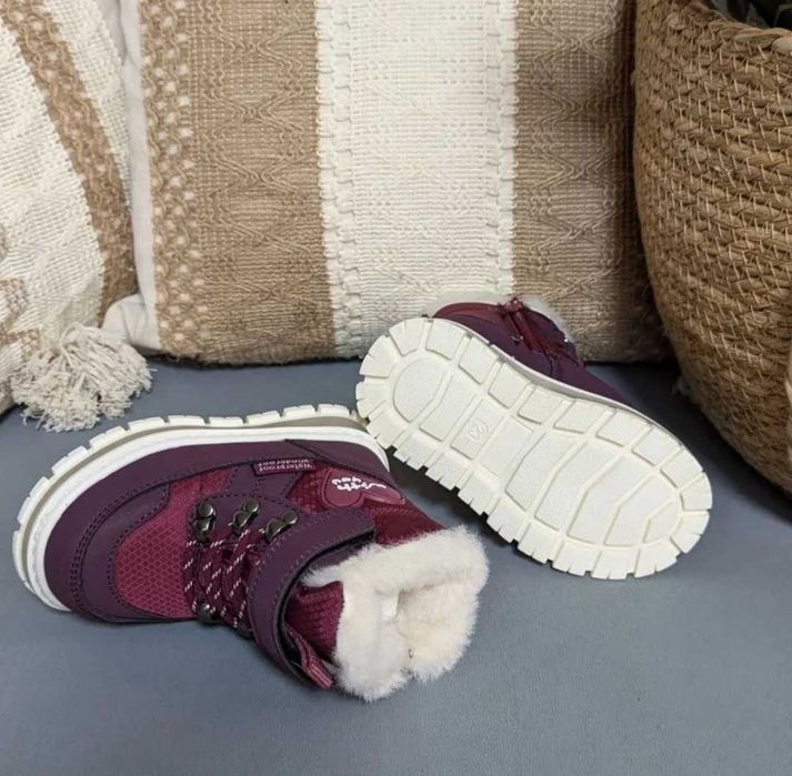 Зимові теплі чоботи для дівчинки мають LED підсвітку підошви