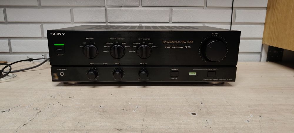 Wzmacniacz SONY TA-F220. Japan . Stereo