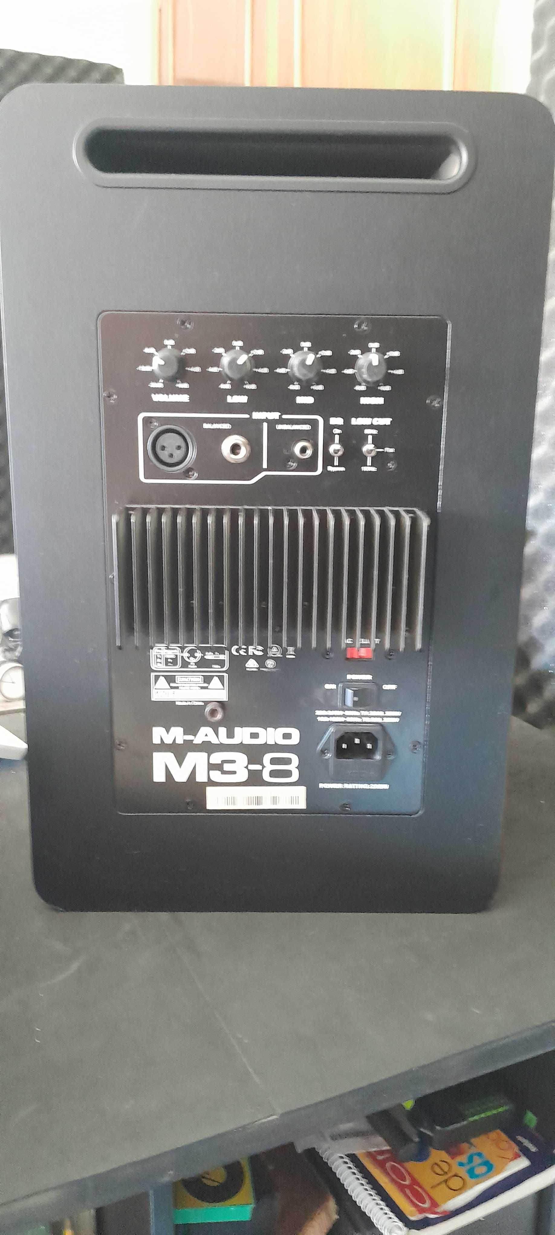 Monitores/estúdio Activos de 3 vias M-AUDIO M3-8"