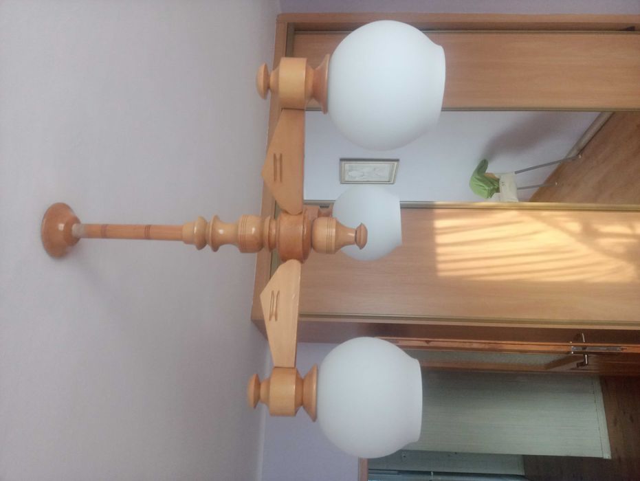 Żyrandol drewniany 3 lampy