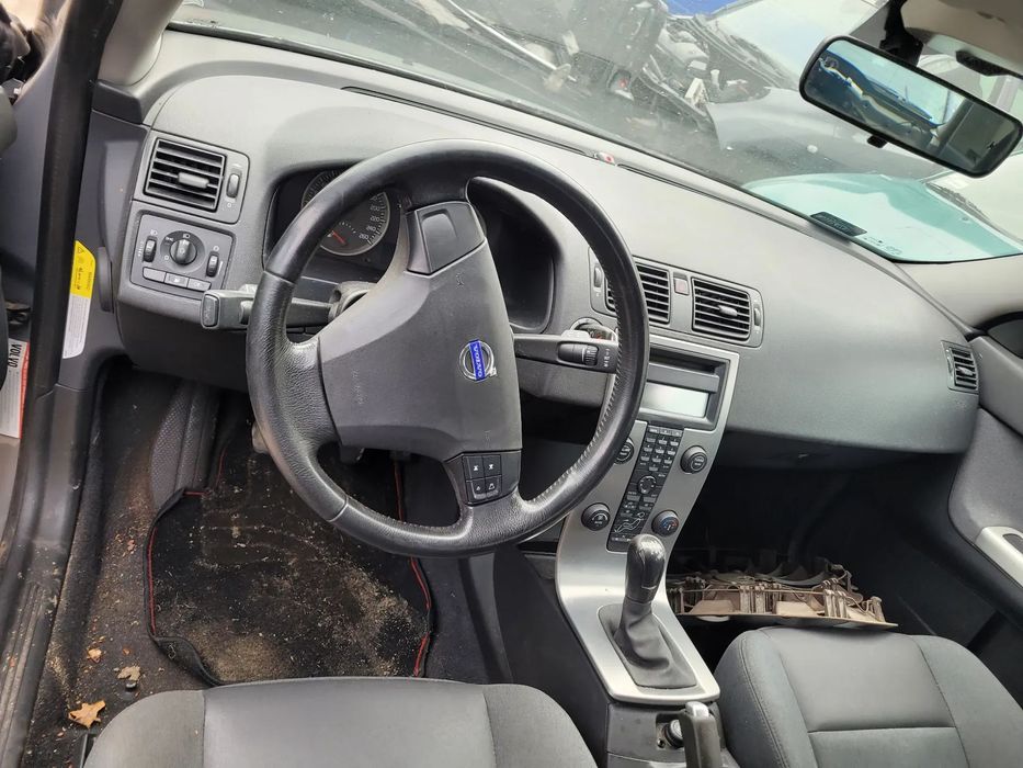 VOLVO V50 fotel fotele kanapa deska kokpit podsufitka boczek boczki klamka podłokietnik licznik prędkościomierz panel szyb