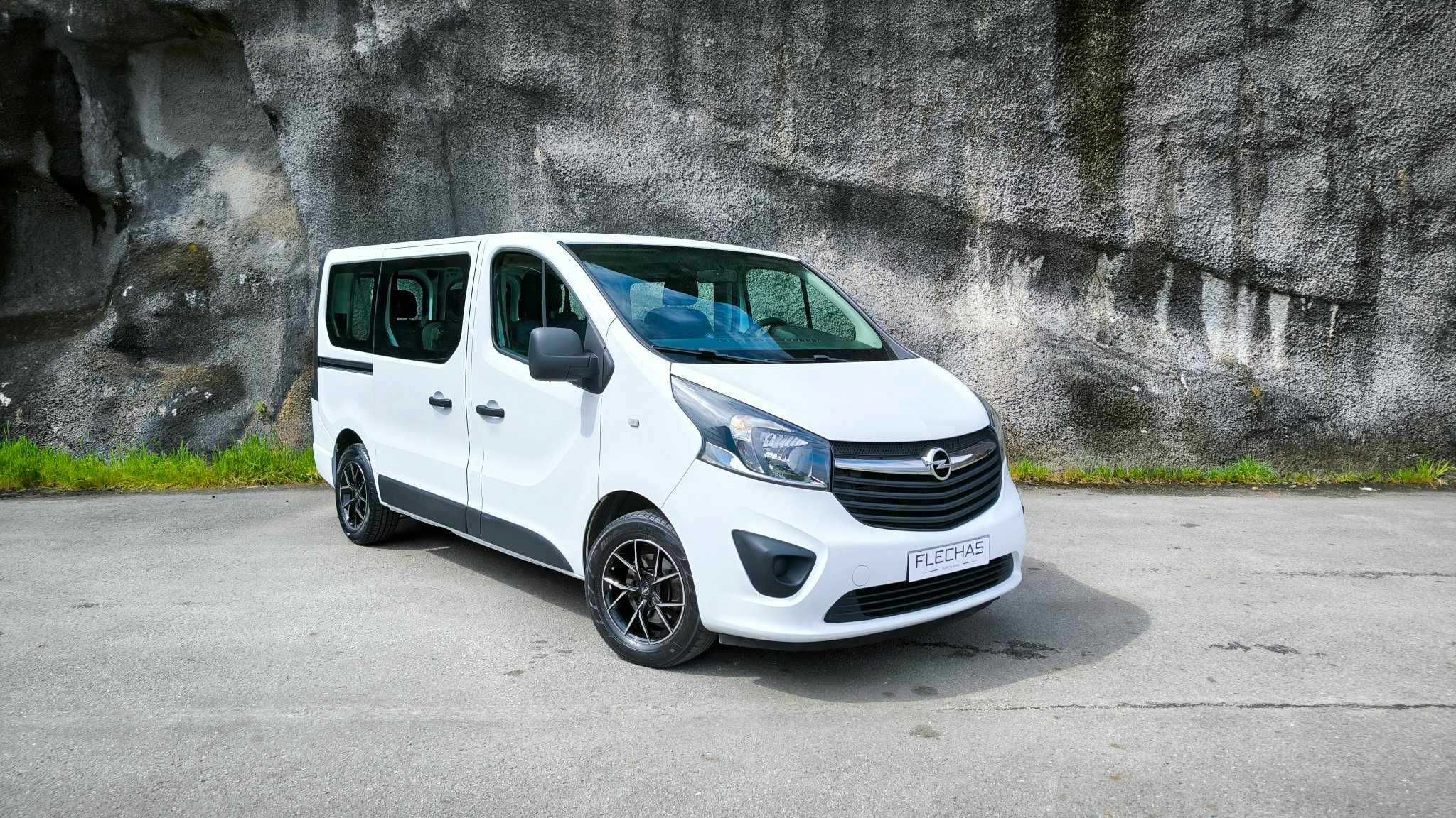 Opel Vivaro 9 lugares
