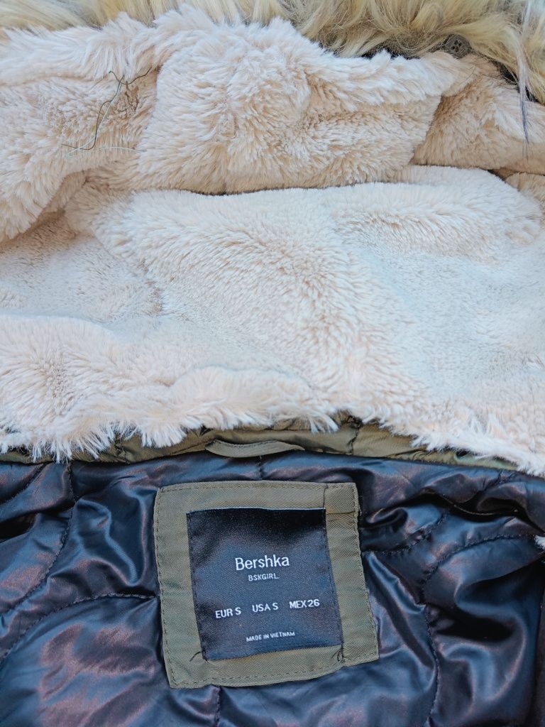 Zielona kurtka damska zimowa z futerkiem, parka khaki, Bershka, rozmia