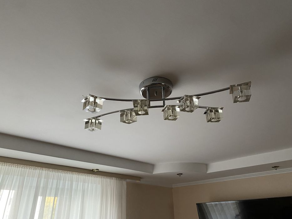 Продам люстри в робочочу стані