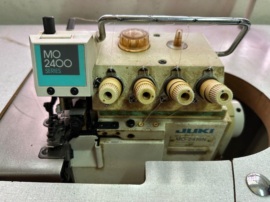 JUKI Maquina de corte e costura e de corte recto