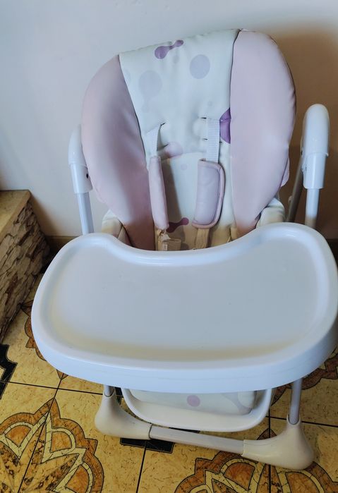 Kinderkraft Yummy, krzesełko do karmienia dzieci z tacą na żywność.