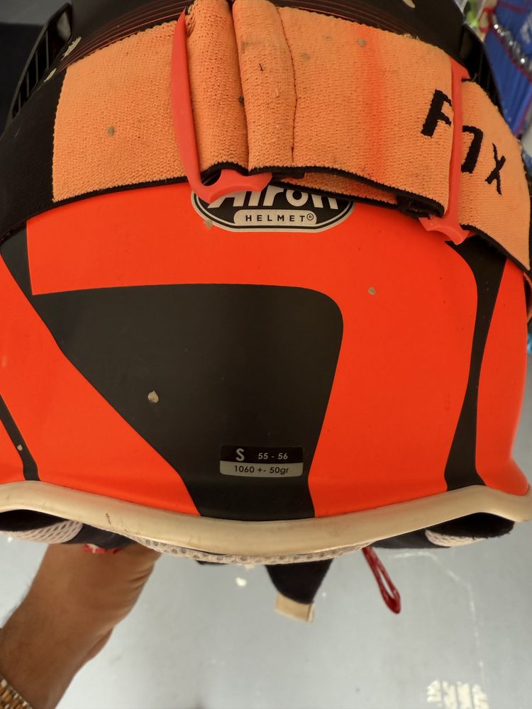 Airoh zestaw kask z ochraniaczem szyi s 55-56