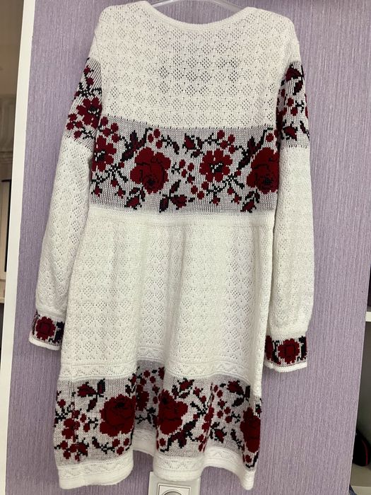 Вʼязана сукня-вишиванка