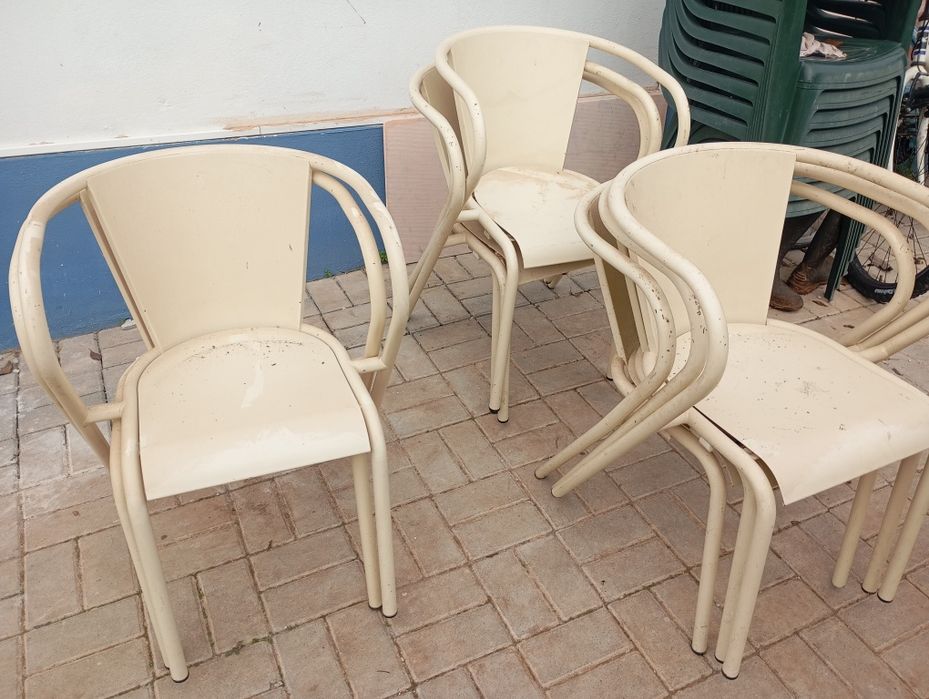 8 Cadeiras em ferro
