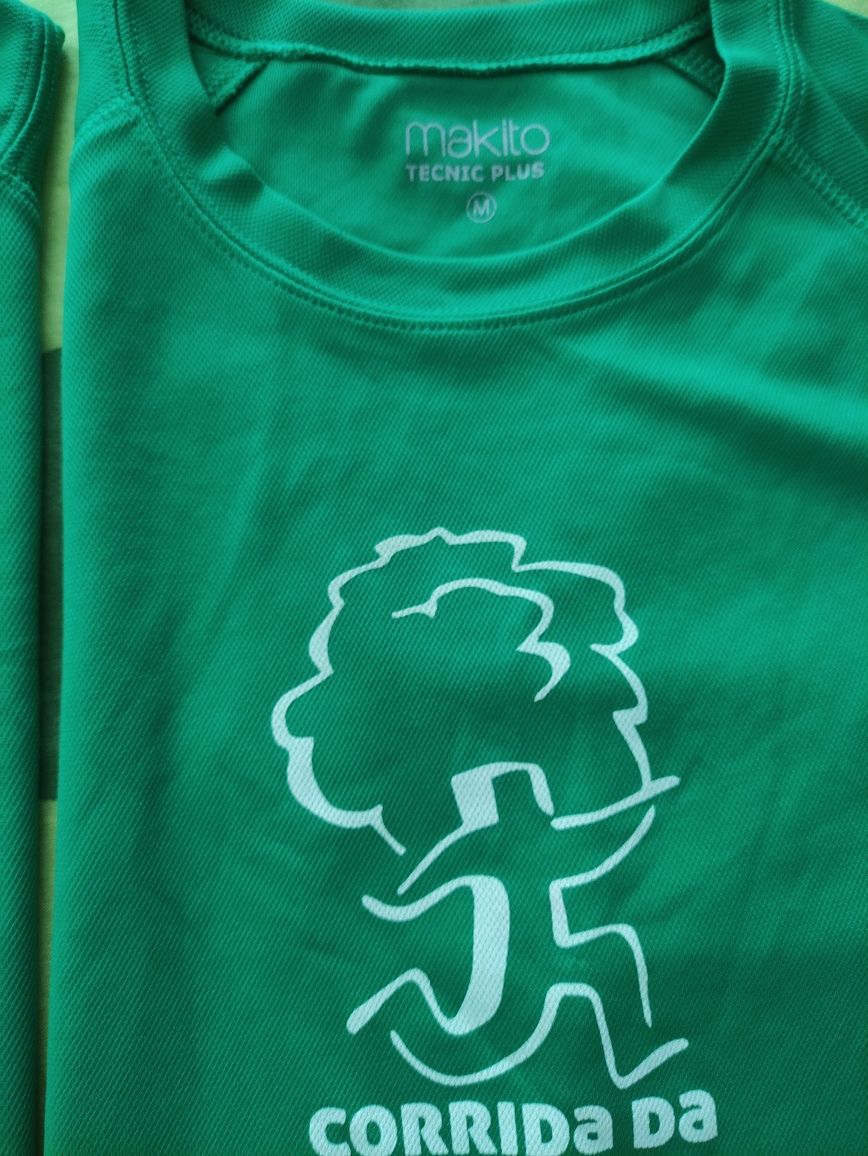 T-shirt de Corrida Verdes - Tamanho S e M - Novas

Cada uma 3 euros.