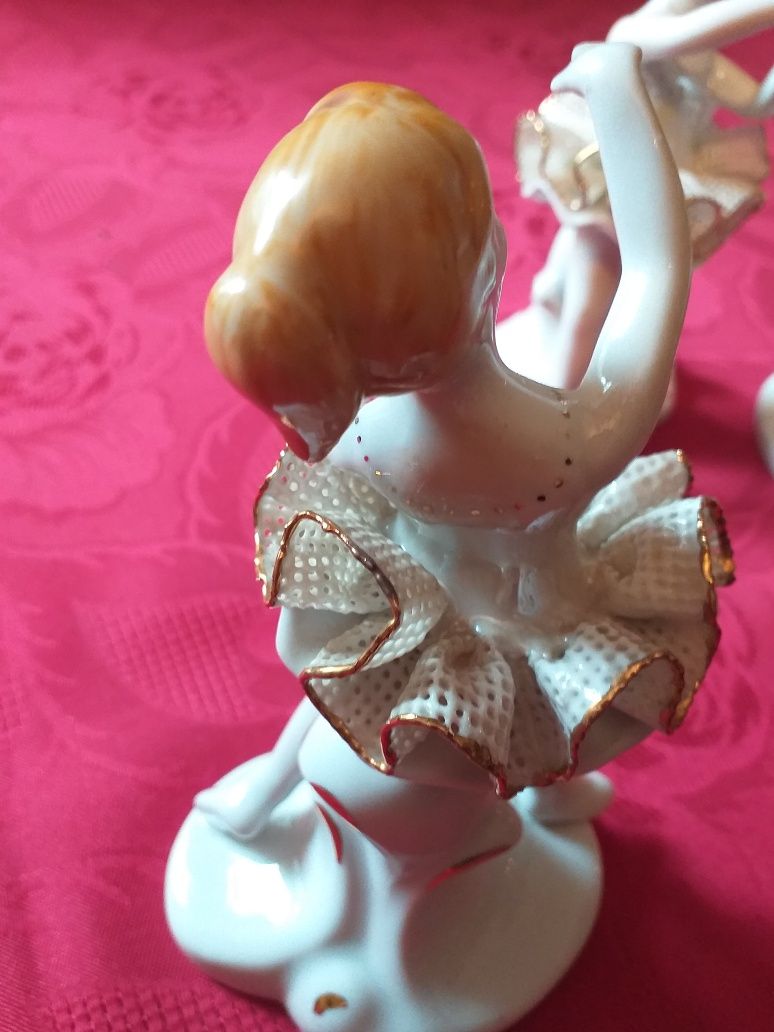 Trzy baletnice z porcelany