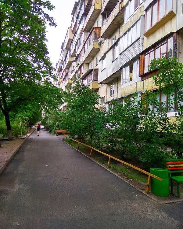 3-кімнатна, Лісовий масив, Ореста Левицького 18 (Курчатова), метро.