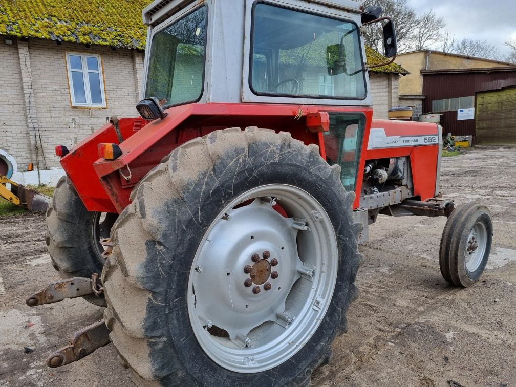 Massey ferguson 592. 4 cylindrowy wspomaganie cały w orginał. Sprowadz