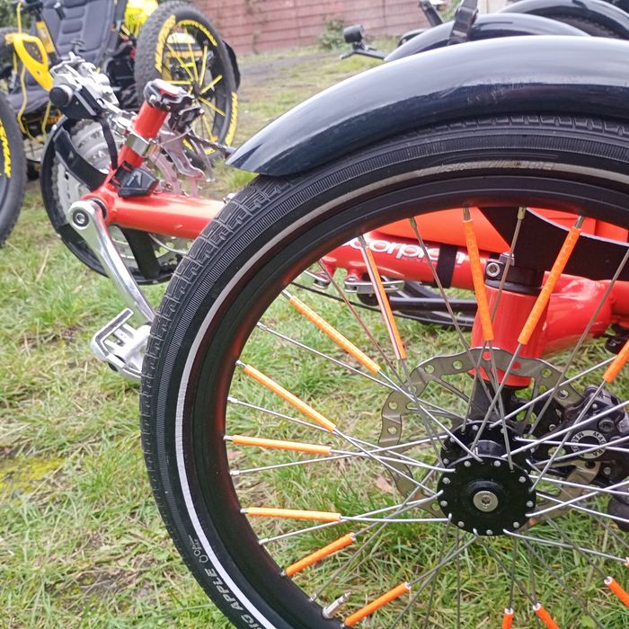 Rower poziomy trójkołowy