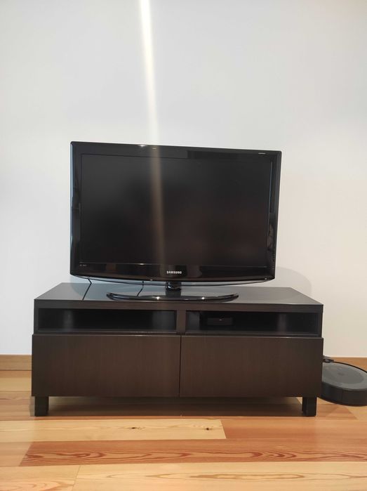 Móvel de TV Ikea BESTÅ com tampo de vidro