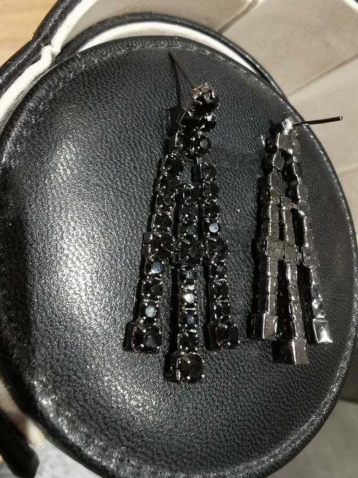 Czarne długie kolczyki