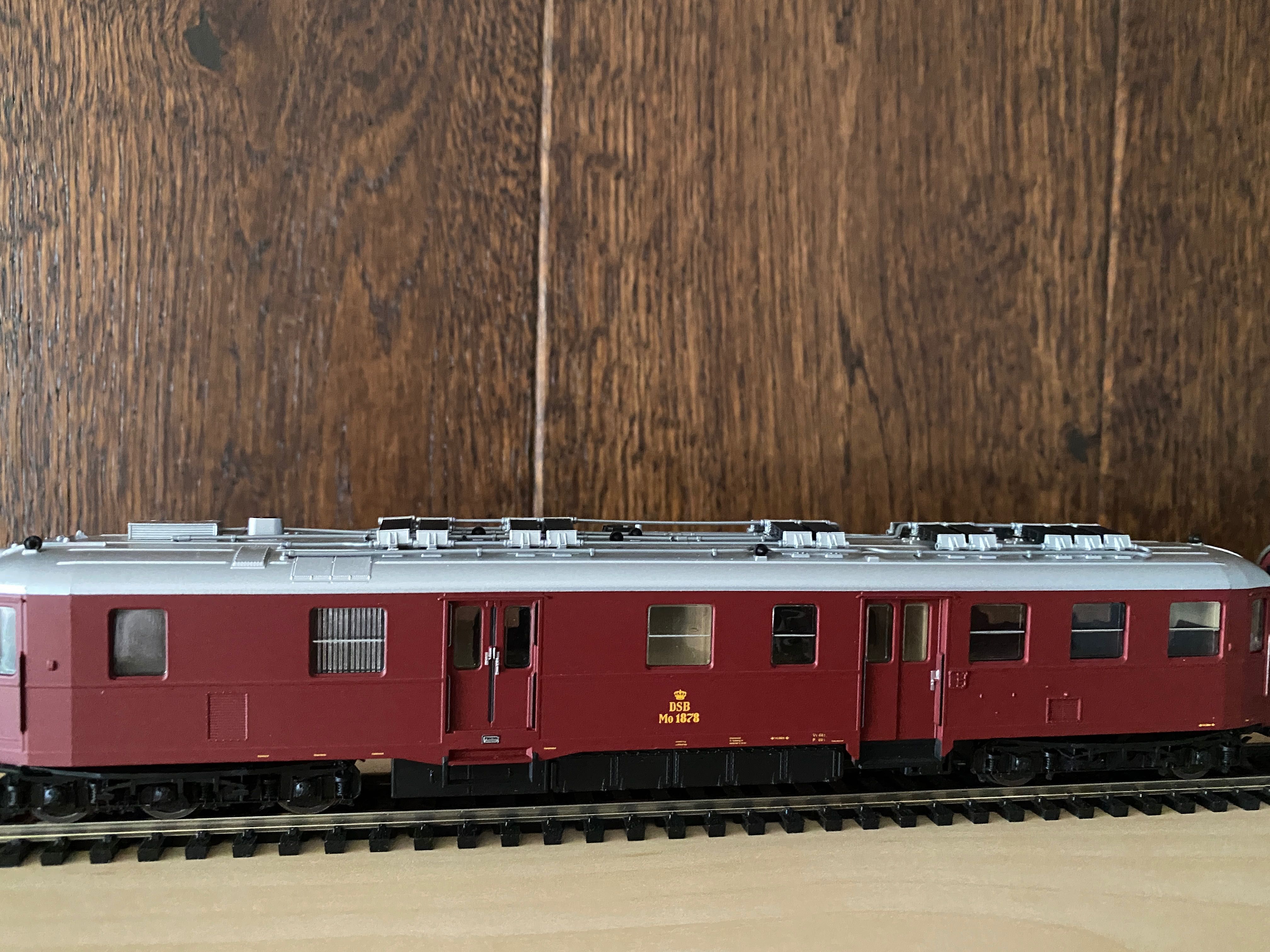 HELJAN wagon motorowo-osobowy + 3 wag. osobowe DSB. H0.