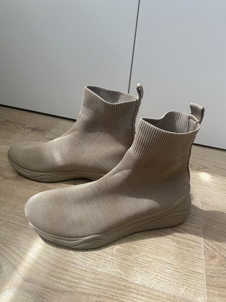 Buty sportowe z cholewką elastyczne rozmiar 38
