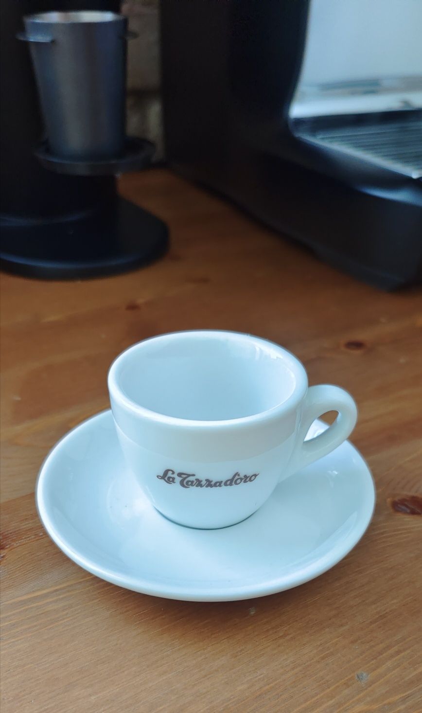 6 filiżanek z podstawkami do espresso La Tazza d'oro