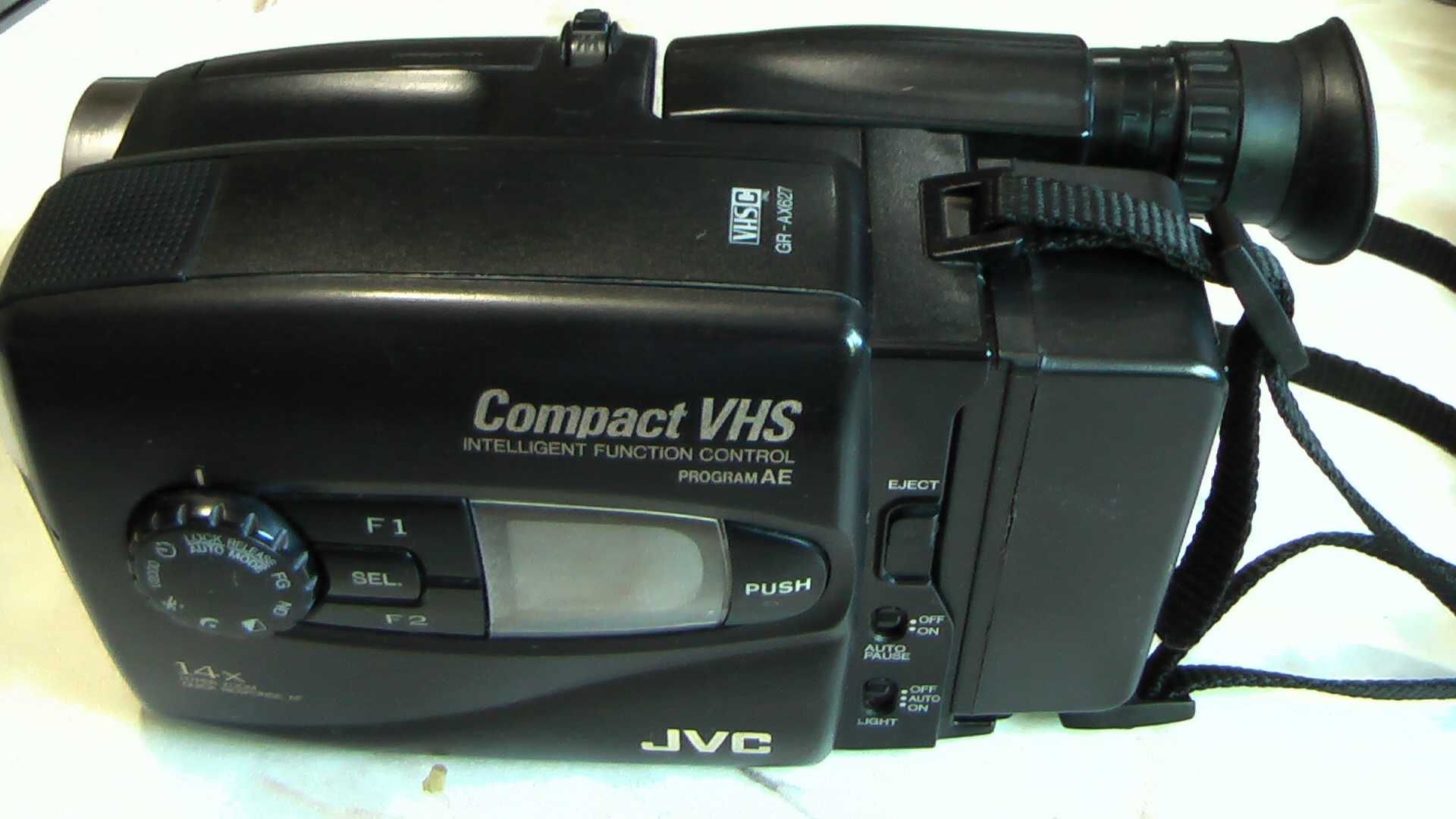 Відеокамера JVC GR-AX627E