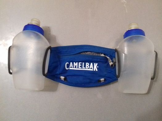 Пояс спортивный сумочка с двумя бутылочками 300мл CAMELBAK уступлю