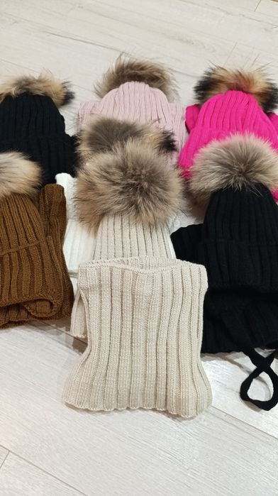 Шапка та хомут на флісі в наявності біла,пудра