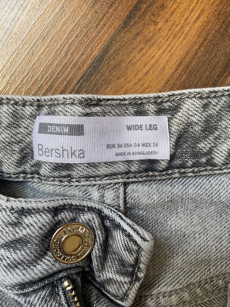 Джинсы Bershka