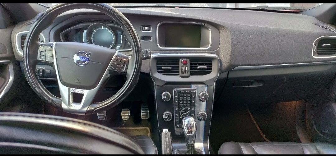 Volvo V40 R Design