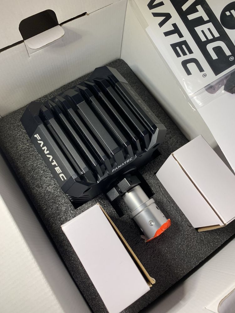Руль Fanatec (вісім ньютон метрів)