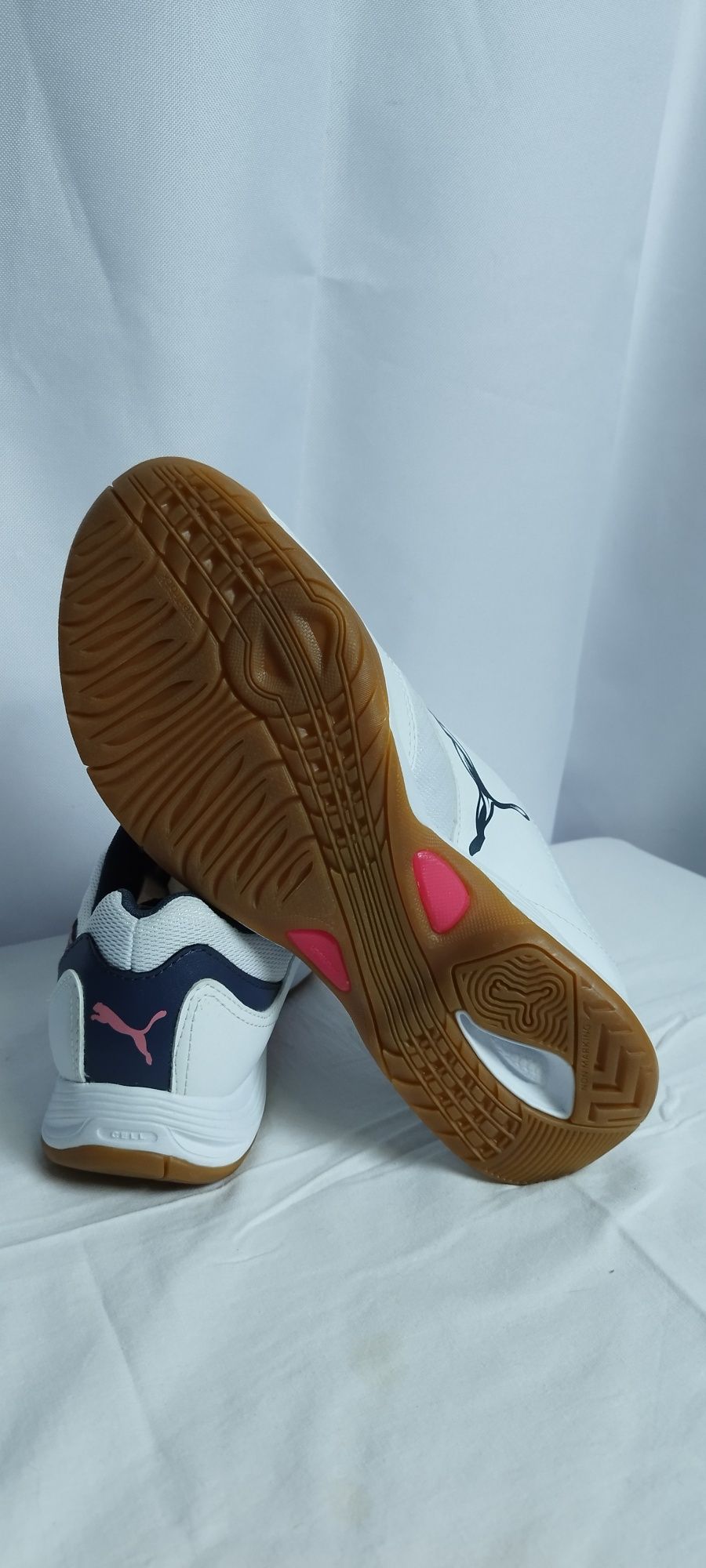 Nowe damskie buty sportowe / halówki Puma rozmiar 40,5 (26cm)
