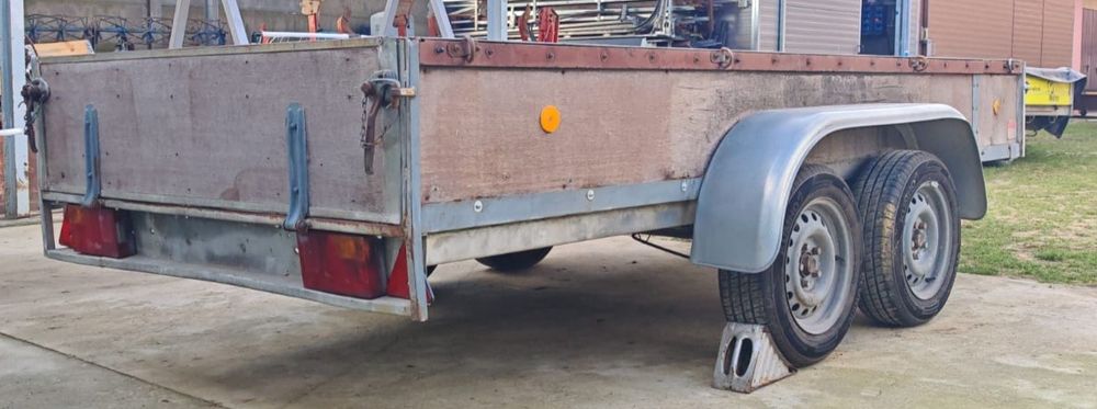 Przyczepka samochodowa