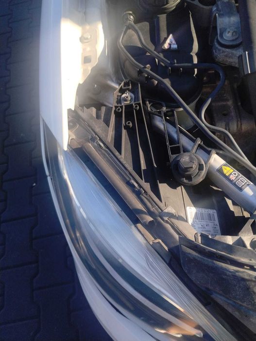 lampa przód przednia prawa BIXENON Mercedes W246  11-14r