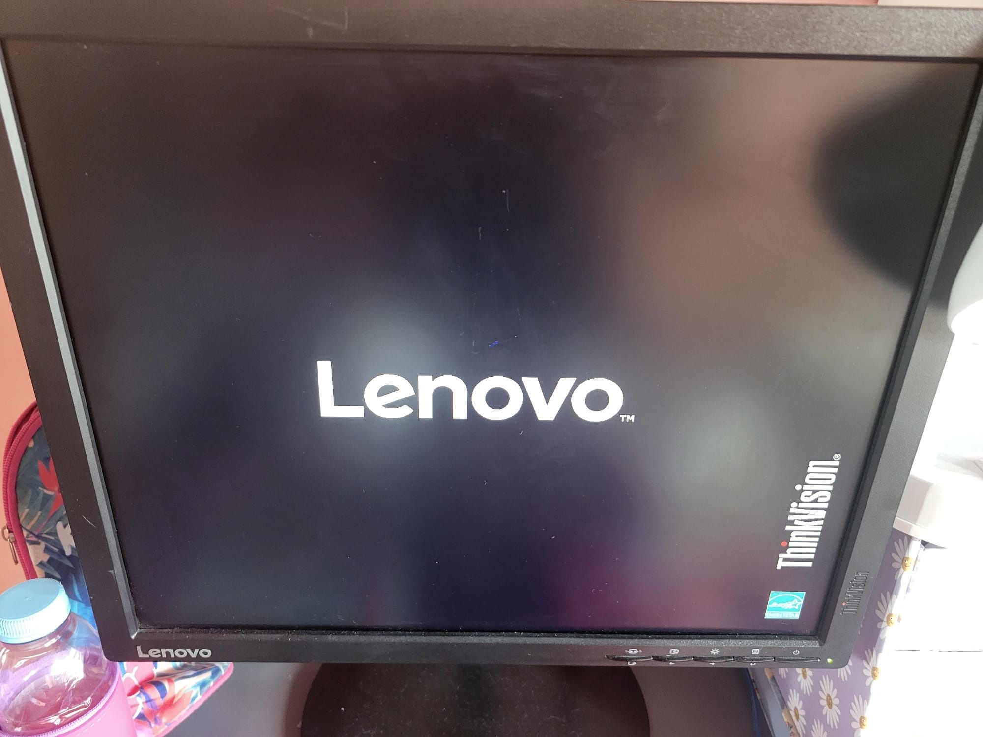 Monitor LCD Lenovo 17``