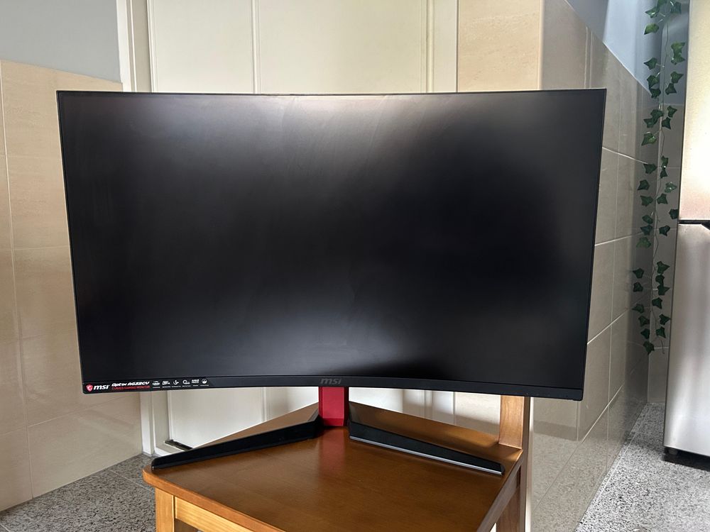 Monitor MSI 32”, 165hz, FullHD, Curved