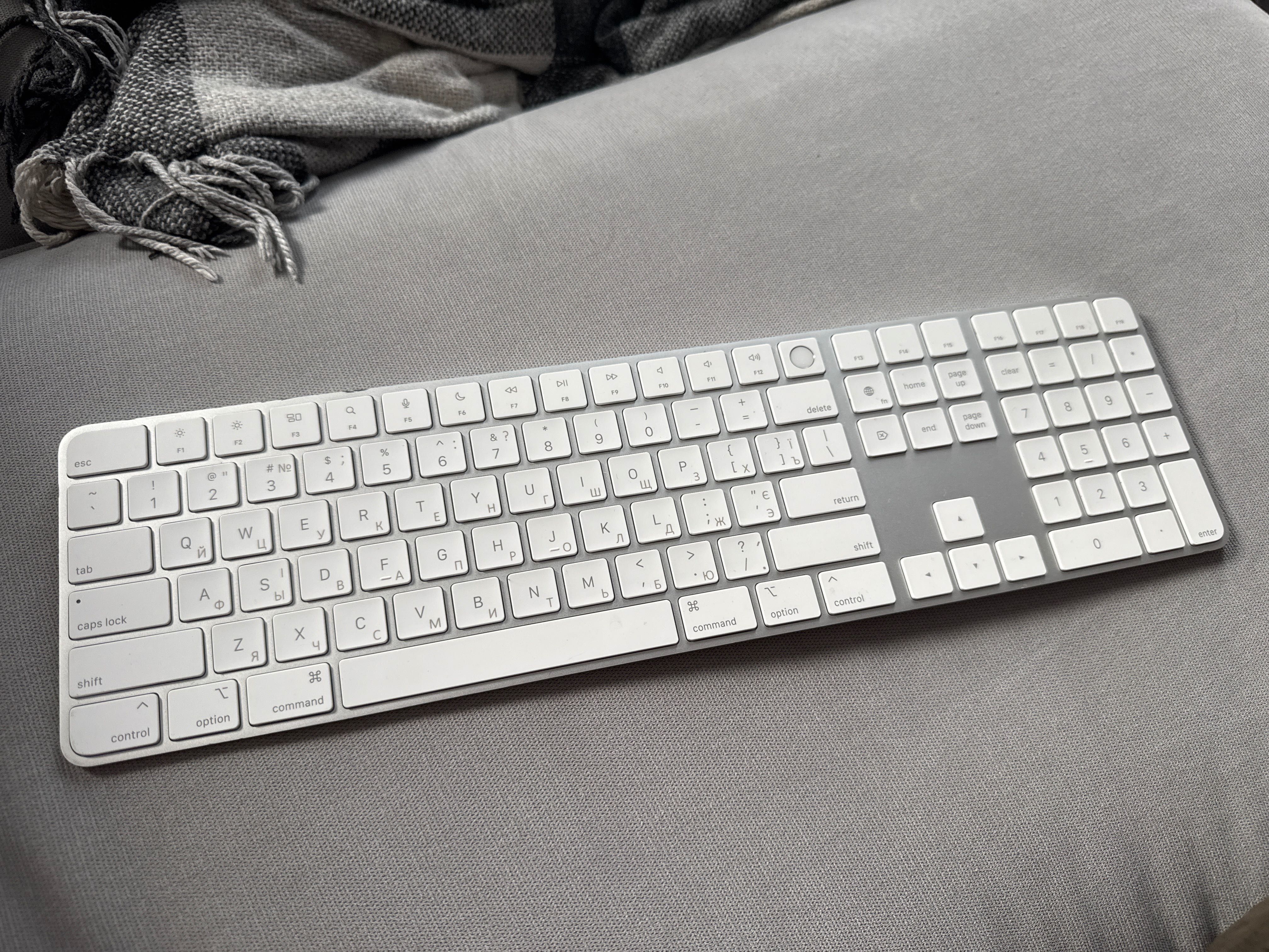Apple Magic Keyboard with Numeric Pad with Touch ID Lightning
