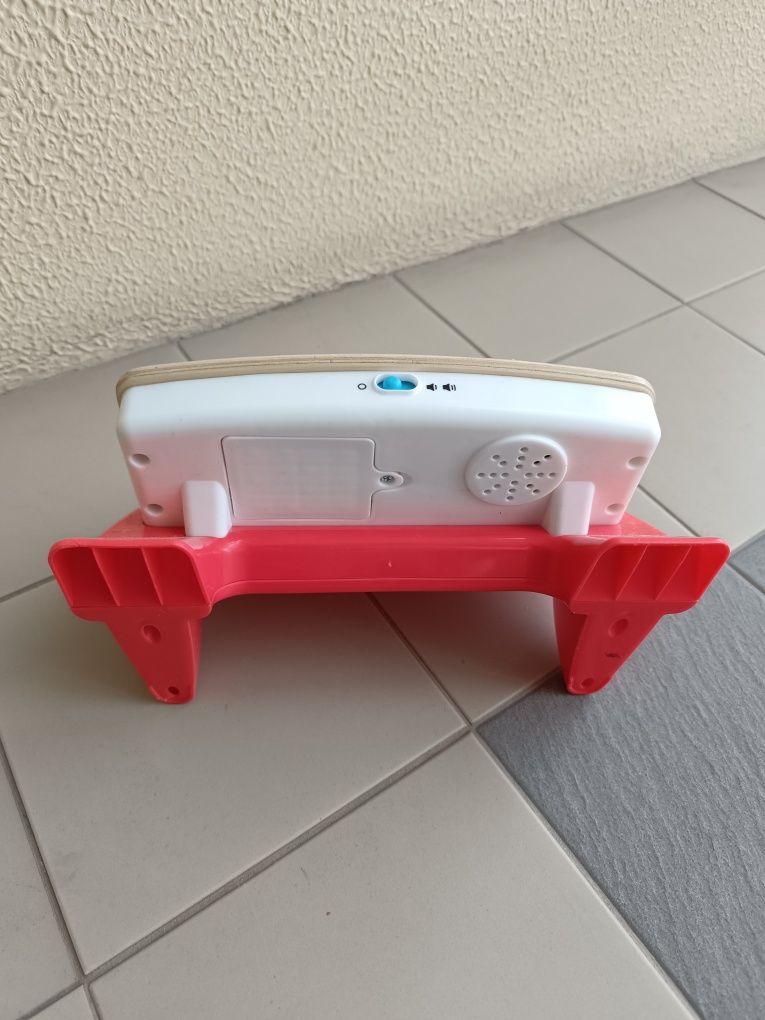 Comboio e piano a pilhas