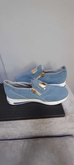 Продам мокасины женские новые.